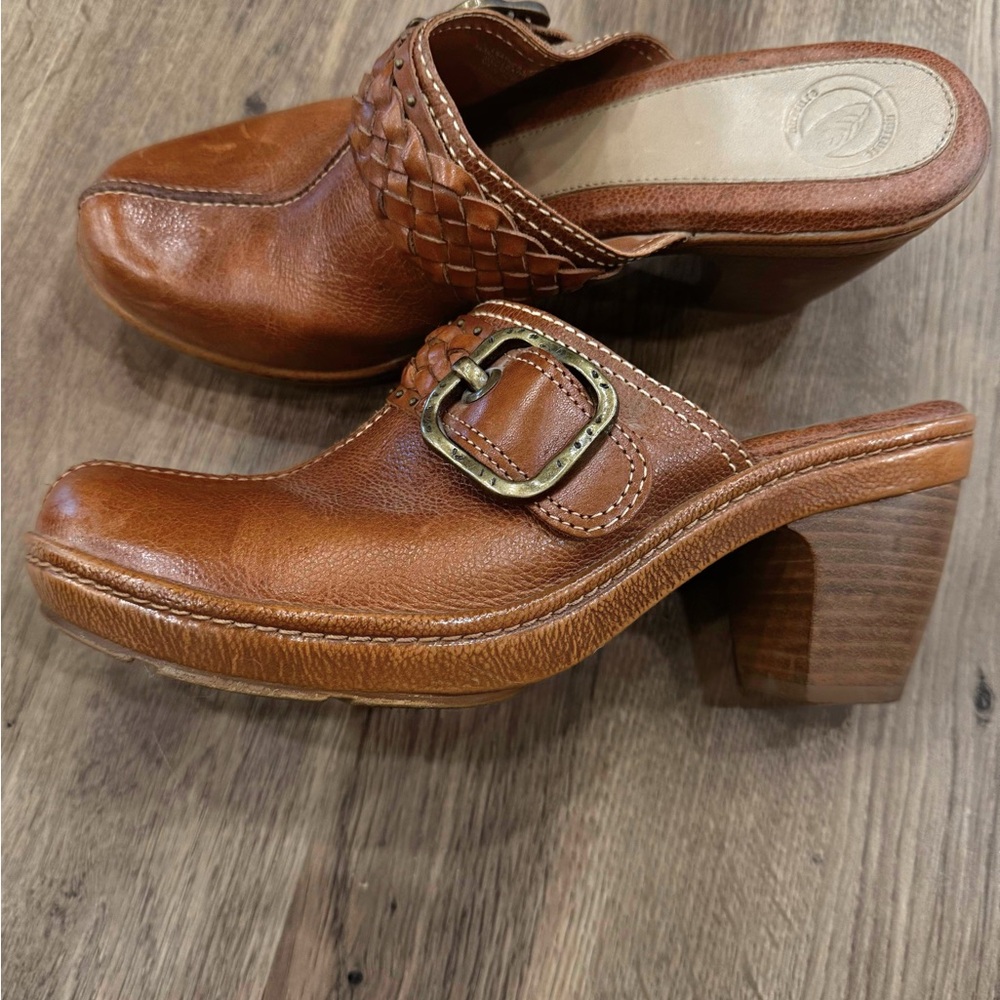 Source Unknown Tan Leather Mules with Woven Strap